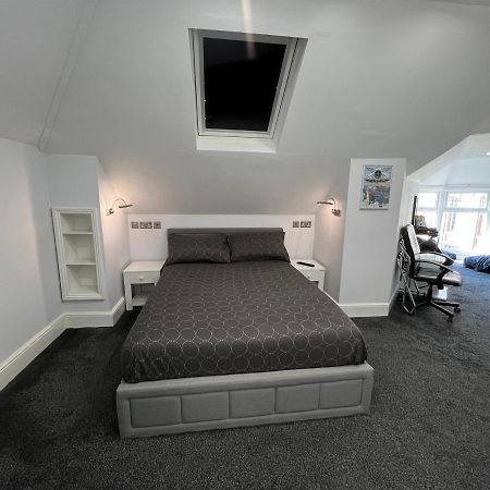 Addison House Hotel Уокинг Екстериор снимка