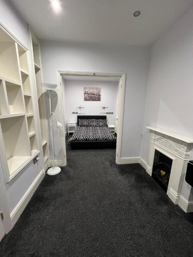 Addison House Hotel Уокинг Екстериор снимка