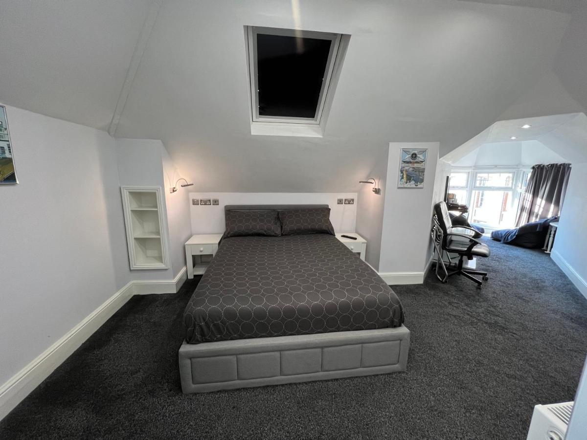 Addison House Hotel Уокинг Екстериор снимка