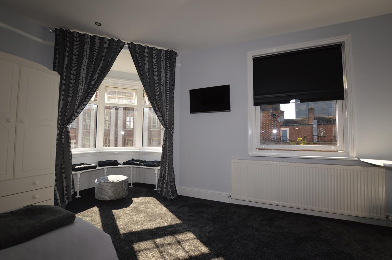 Addison House Hotel Уокинг Екстериор снимка