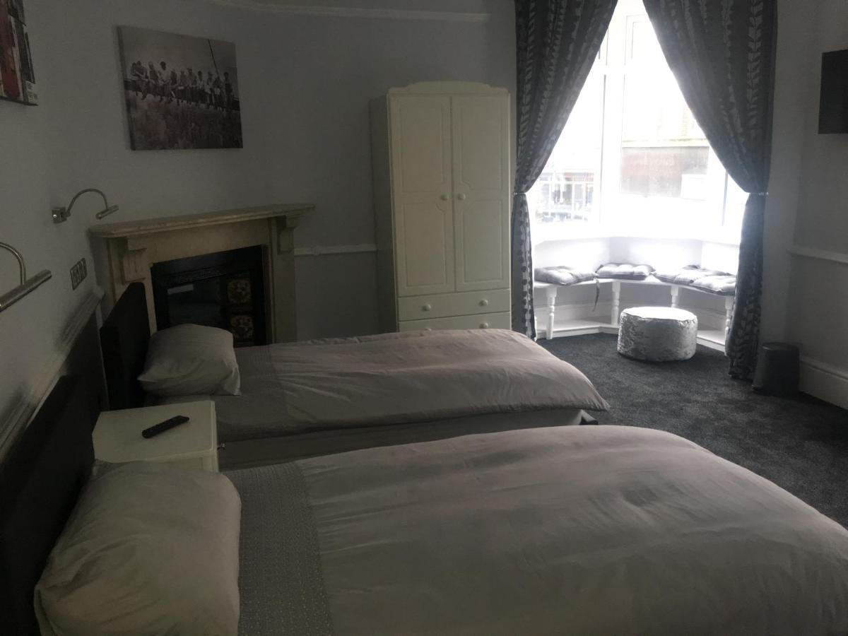 Addison House Hotel Уокинг Екстериор снимка
