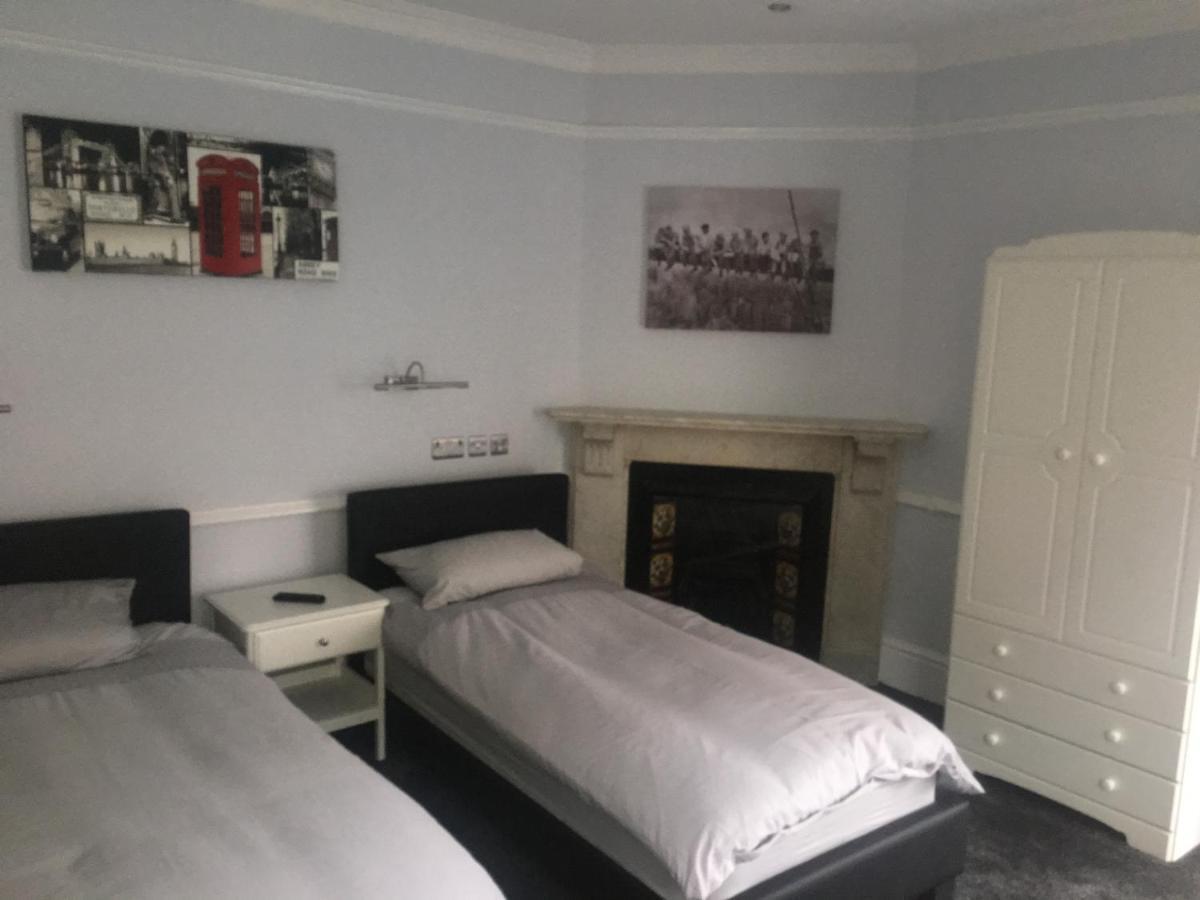 Addison House Hotel Уокинг Екстериор снимка
